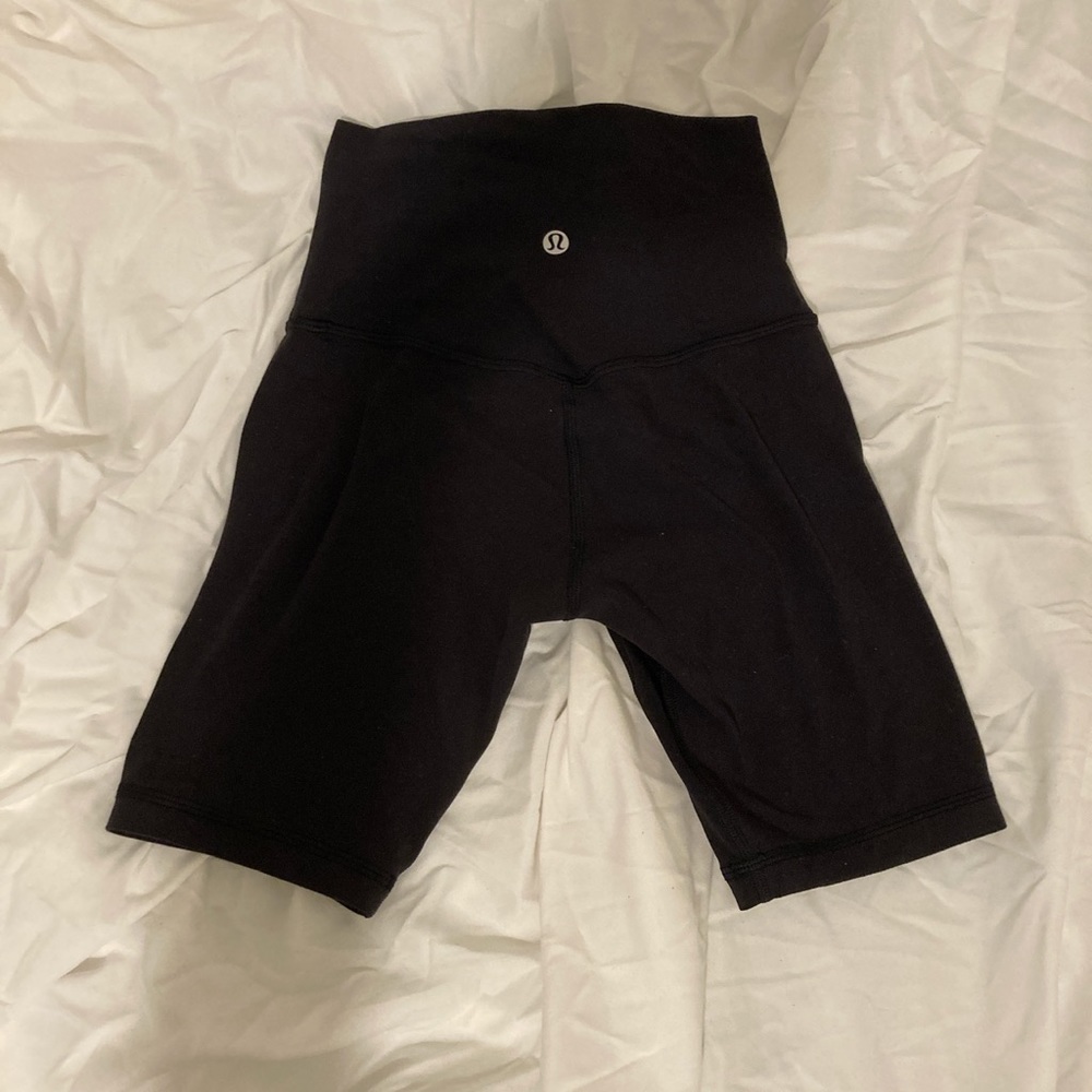 BLACK LULULEMON ALIGN 6” SHORTS